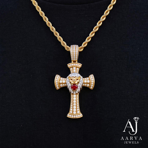 Collier Pendentif Croix Lion Couleur Or avec Moissanite et Pierre Centrale Rouge – Bijou Tendance - Product Image 6