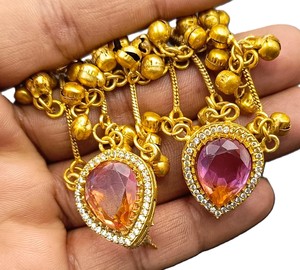 Pendientes Largos Bohemios de Latón Tradicional de Rajastán, Chapados en Oro Antiguo, con Topacio, Joyería Étnica Hecha a Mano, Venta al Por Mayor - Product Image 2