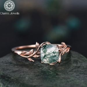 แหวนหมั้นผู้หญิง Charm_Jewells ชุบทอง 18K ประดับเพชรโมอิสซาไนต์ทรงคุชชั่น ตัวเรือนแบบหนามเตย ดีไซน์คลาสสิก รับรองโดย IGI น้ำหนัก 3 กรัม - Product Image 6