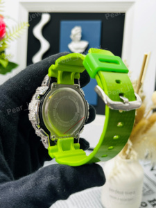 Reloj de Plata 925 con Moissanita VVS, Caja Redonda con Bisel, Reloj Digital con Diamantes de Moissanita, Correa Verde, Reloj con Piedras Engastadas a Mano - Product Image 4