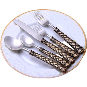 Ensemble de couverts en acier inoxydable avec poignée artisanale de style royal, motif de doublure en laiton gaufré, ensembles de couverts de style royal de luxe - Product Image 1