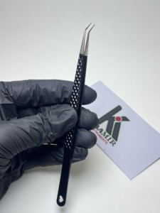 Pinzas Profesionales para Pestañas con Recubrimiento Negro, Acero Inoxidable, Punta Suave, Agarre Antideslizante, 10mm, Logotipo Personalizado, Venta al Por Mayor - Product Image 3