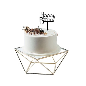 Base para Pastel de Metal y Vidrio, Elegante y Resistente, Perfecta para Bodas, Fiestas, Exhibición de Postres, Diseño Duradero y Estilizado - Product Image 1