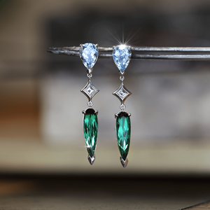 Boucles d'oreilles pendantes en or massif 18 carats avec 3,14 carats d'aquamarine Ginan, 5,68 carats de tourmaline verte et 0,30 carats de diamant de laboratoire taille carrée - Product Image 3