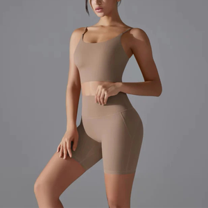 Ensemble de yoga 2 pièces sans coutures pour femme, taille haute, crop top et short, couleur unie, dos nageur, col rond, sans manches, en spandex, séchage rapide - Product Image 1