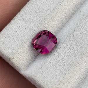 Pierre précieuse naturelle de grenat rhodolite rose framboise, taille coussin, claire et sans défaut, pour la fabrication de bijoux, vente en gros - Product Image 4