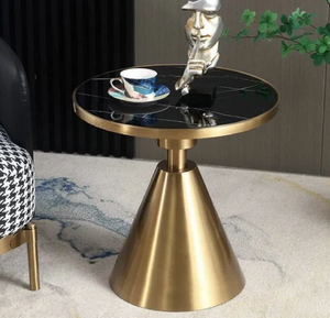 Mesa de centro cuadrada de dos niveles con tablero de mármol blanco y estante inferior, con patas de metal dorado curvas e intersecantes, venta al por mayor. - Product Image 3