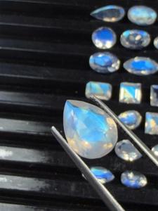 Wholesale Rainbow Moonstone Gemstone Lot Natural Elegant Cut For Jewelry At Best Price By Manufacturer - Product Image 3