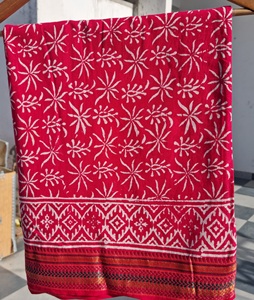 Paréo de plage en coton imprimé à la main rouge avec bordure Zari, motif floral, léger, style bohème, couverture de plage, écharpe indienne imprimée - Product Image 4
