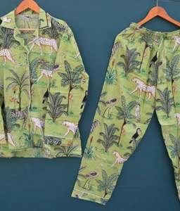 Conjunto de pijama con estampado animal rosa para mujer, ropa de dormir de algodón de manga larga, cuello vuelto informal, cintura elástica - Product Image 3