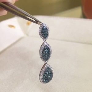 Pendientes Colgantes de Diamantes Naturales Azules y Blancos de Corte Redondo de 2.09 Quilates con Plata de Ley 925 para Mujer - Product Image 2