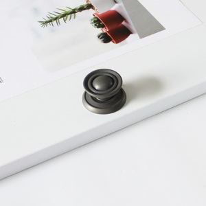 Poignée de meuble ronde en alliage de zinc, finition laiton antique, pour tiroirs de cuisine, salle de bain, chambre et tables de nuit – Disponible en OEM - Product Image 4