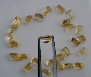 Pierre précieuse naturelle Citrine Émeraude 8 x 6 mm 100 % authentique certifiée par un tiers pour la fabrication de bijoux verts - Product Image 3
