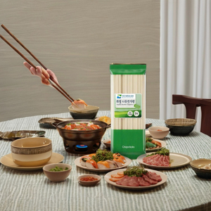 Traditional Round Wooden Disposable Chopsticks - Product Image 3
