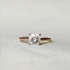 Bague solitaire en or rose 14 carats avec diamant taille coussin 1,30 carat, sertie à griffes, certifiée, style minimaliste, cadeau de mariage - Product Image 4