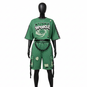 Conjunto de Top Corto y Pantalones Cortos de Algodón Premium para Mujer, con Paneles de Cinta Desgastada en las Mangas y Logotipo Personalizado con Serigrafía, 100% Algodón - Product Image 1