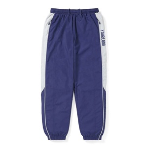 Pantalones Deportivos Holgados de Estilo Retro con Forro de Malla Personalizado en Color Morado para Hombre, Pantalones Deportivos de Nylon con Cordón en la Cintura y Rayas Laterales - Product Image 1