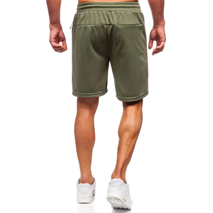 Pantalones cortos deportivos ligeros para hombre, color verde oliva, con bolsillos con cremallera, tela transpirable, cintura elástica, corte elegante y hechos en Pakistán. - Product Image 2