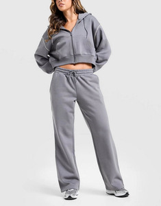 Survêtements pour femmes à logo personnalisé, comprenant un sweat à capuche court zippé style universitaire avec passepoil et un ensemble deux pièces, vêtements de sport respirants - Product Image 2