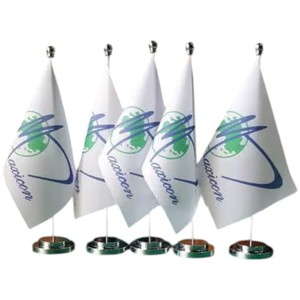 Base de Aluminio para Bandera de Escritorio de Lujo Notre Dame, 3 Postes, Base Dorada, Forma Rectangular, Diseño Portátil y Duradero, 26 cm de Altura, Banderas de Poliéster - Product Image 5