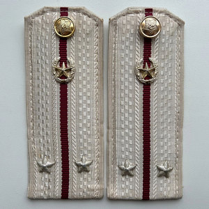 แผ่นรองไหล่ดีไซน์เฉพาะ ผลิตจำนวนน้อยได้ แผ่นรองไหล่สีพื้น แผ่นรองไหล่น้ำหนักเบา - Product Image 1