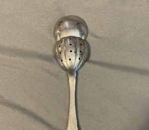Cuillère passoire vintage en métal avec manche poli miroir pour la restauration, souvenir finlandais personnalisé, plaqué argent brillant - Product Image 4