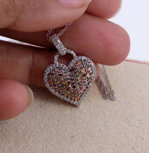 จี้เพชรแท้หลากสีรูปหัวใจ JEWELSPAARK 0.95 กะรัต สำหรับผู้หญิง เงินแท้ 925 ชุบโรเดียม 18k - Product Image 2