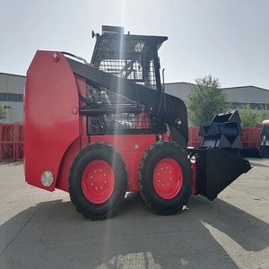 Cargadora compacta de servicio pesado diseñada para trabajos agrícolas, patios de trabajo y tareas de construcción con una gran eficiencia del motor. - Product Image 4