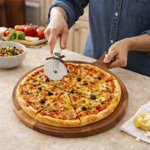 Planche à découper ronde en bois pour pizza avec poignée et guide de découpe pour servir pizza, fromage, pain, usage en cuisine - Product Image 3