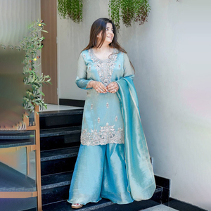 Ensembles Sharara en soie élégants pour femmes avec broderies complexes et motifs magnifiques - Tenues de fête traditionnelles prêtes à porter - Product Image 1