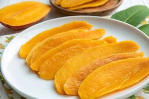 Glaseado de Mango Dorado: Una sinfonía de sabores exóticos dulces, perfectamente capturados en cada trozo masticable para su deleite diario. Disponible ahora. - Product Image 3
