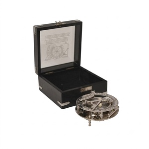 Boussole solaire nautique en laiton avec boîte en bois, objet décoratif |   Boussole marine vintage gravée, cadeau de voyage pour le camping - Product Image 1
