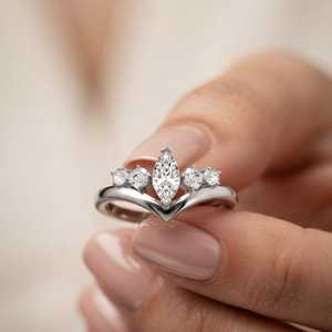 Anillo de Plata 925 con 5 Piedras de Moissanita en Forma de Corona, Corte Marquesa y Redondo, para Mujer, Regalo de Aniversario - Product Image 1