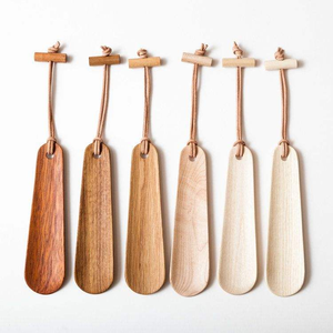 Chausse-pied en bois naturel écologique de qualité export, fait main, accessoire classique pour hommes et femmes - Product Image 3