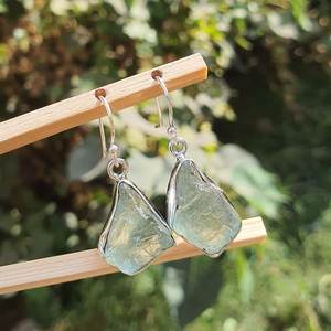 ต่างหูอะความารีนดิบทำมือ เงินสเตอร์ลิง พลอยดิบ ของขวัญคริสต์มาส - Product Image 6