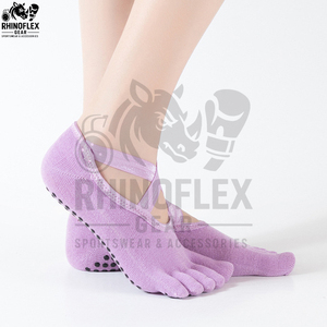 Chaussettes de yoga antidérapantes personnalisées avec logo brodé et nœud mignon, mi-mollet, pour la gym, vente en gros - Product Image 4
