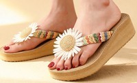 Sandales compensées en raphia crochetées à la main, style marguerite, pour femme, tongs de plage bohèmes, claquettes de voyage d'été en paille, pour l'extérieur