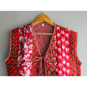 Chaleco acolchado rojo con estampado floral para mujer, estilo denim con patchwork, sin mangas, con bolsillos, para uso casual, regalo para ella. - Product Image 4