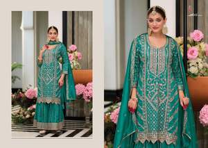 Ensemble Salwar Kameez en Soie Lourde Élégant avec Broderies Riches, Prêt-à-porter, Tenue de Soirée Ethnique pour Femme, Collection Mariage - Product Image 3