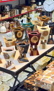 Brûleur d'encens artisanal FAIZA CRAFT en résine d'acacia et bois de santal, écologique, durable et aromatique, pour l'aromathérapie - Product Image 2