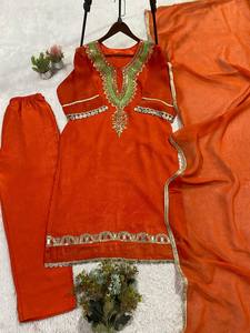Salwar Kameez en soie orange pour femmes, col en V, broderie, manches courtes, longueur cheville, style ethnique pour tous les jours, style Inde Pakistan - Product Image 1