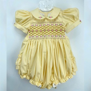Combinaison pour bébé à manches courtes, broderie à la main et ourlet à volants, robe vintage pour bébé fille et barboteuses - Product Image 3