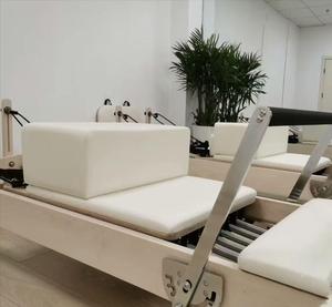 Machine de Pilates Reformer Commerciale Haut de Gamme de Luxe avec Logo Personnalisé, en Bois, pour Studio, avec Grande Plateforme et Cadre Robuste, pour Entraînement de Base et <span class=keywords><strong>Yoga</strong></span> - Product Image 4