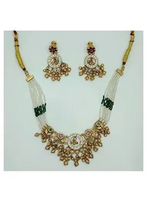 Conjunto de collar de cuentas doradas tradicionales con cuentas blancas y verdes y piedras de rubí, con aretes, joyería étnica india estilo templo. - Product Image 2