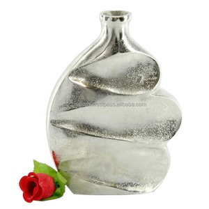 Vase en métal coulé en aluminium pour la décoration de la maison et du salon Vase à fleurs plaqué nickel Vase en métal fabriqué à la main par Axiom Home Accents - Product Image 1