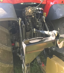 Tracteur agricole Low Hour 6716S prêt pour les opérations sur les terres difficiles - Product Image 4