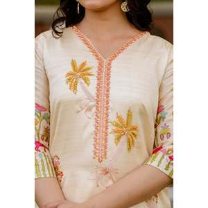 Ensemble en viscose et soie d'Assam brodé et perlé pour femmes - Product Image 3