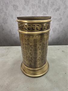 Cubo de basura antiguo de latón grabado con borde de clave griega, perfecto para habitaciones de lujo y decoración interior clásica, procedente de la India. - Product Image 3