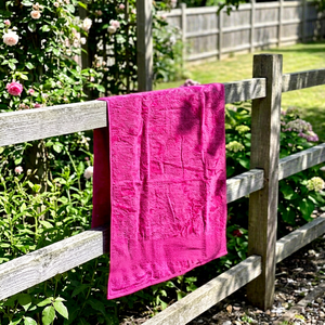 Serviette de bain de luxe Jacquard avec logo personnalisé, serviette de toilette, serviette de bain rose foncé en coton, serviettes d'hôtel en coton égyptien 400 GSM OEKO-TEX - Product Image 1