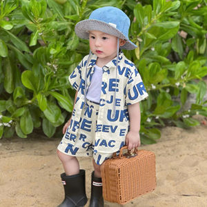Ensemble de vêtements pour garçons de qualité supérieure, imprimé lettres, style décontracté plage, chemises et shorts pour tout-petits - Product Image 1